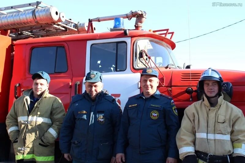 Повышенная зарплата мчс. Зарплата пожарного. Зарплата МЧС. Вольнонаемный пожарный. Вольнонаемные пожарные в МЧС.