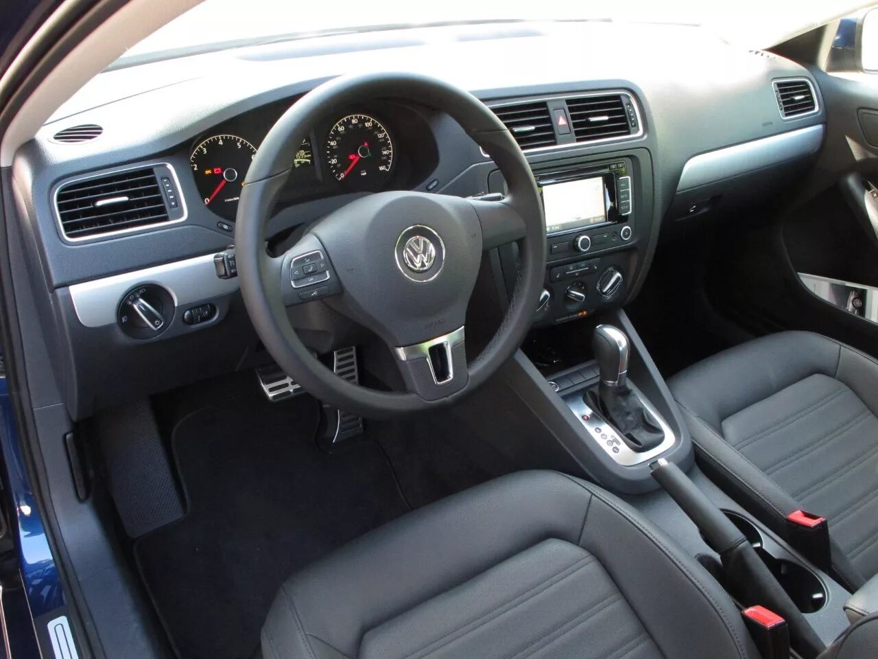 Volkswagen jetta салон. Фольксваген Джетта 6 салон. Volkswagen Jetta 6 салон. Фольксваген Джетта 2012 салон. Volkswagen Jetta 2015 Interior.