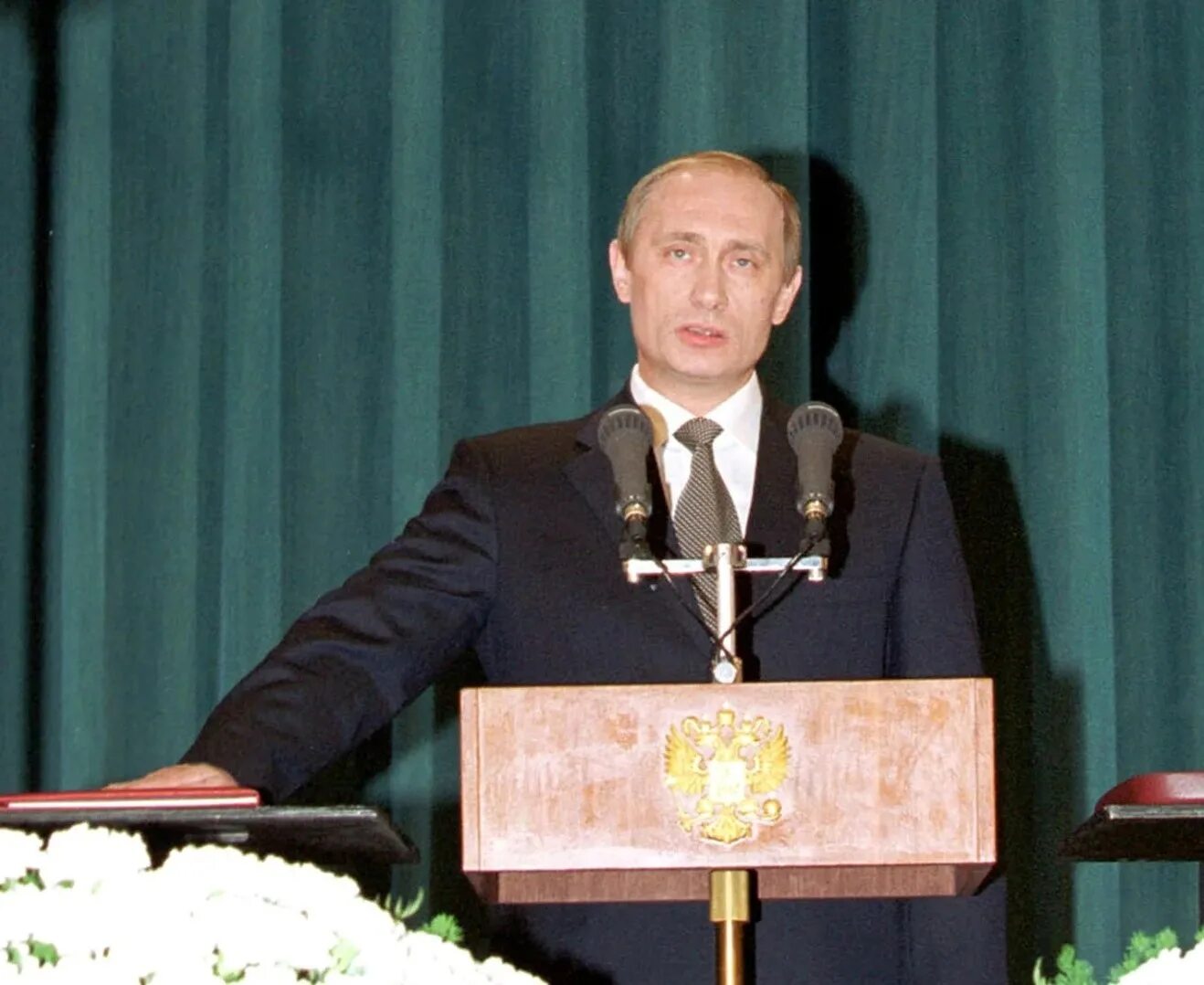 В 2000 году президентом российской. 2000 — Первая инаугурация президента РФ Владимира Путина. Инаугурация Владимира Путина 2000 год.