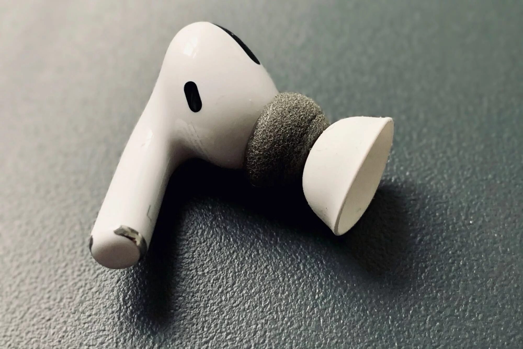 Windows 11 airpods. Амбушюры для AIRPODS Pro. Apple AIRPODS Studio. AIRPODS Pro насадки. AIRPODS Pro без амбушюр.