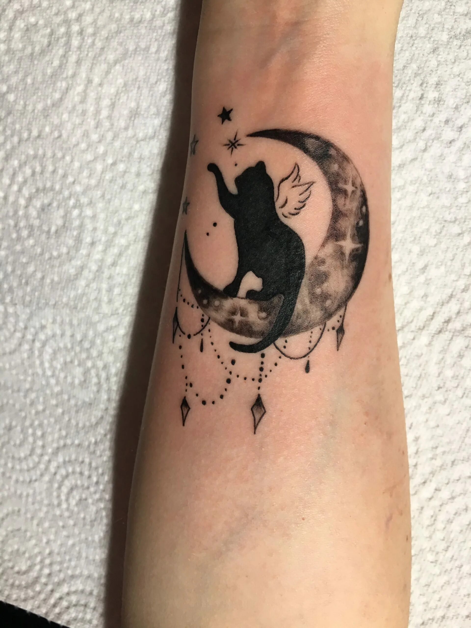 Тату на руку девушке кошка. Тату кошка. татуировки кошки для девушек. маленькие тату кошки.