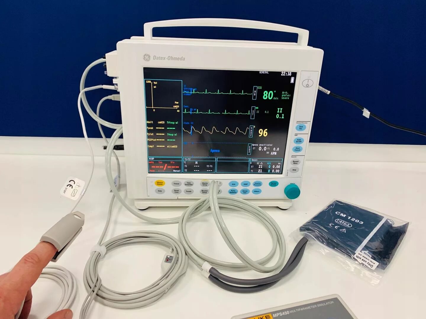 Монитор анестезии. Datex Ohmeda монитор s/5 пациента. Datex-Ohmeda мониторы. Монитор пациента Efficia cm150. Монитор прикроватный переносный мпр6-03-"Тритон".