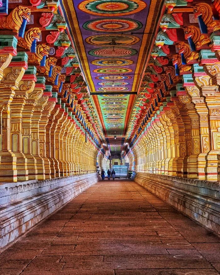 Включи temple. Рамешварам Индия храм. Храм Рамешварам колонны. Храм Раманатхасвами Индия. Храм Шивы в Рамешварам.