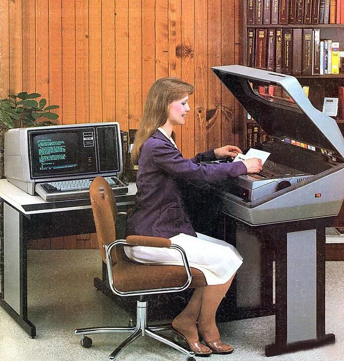 Компьютеры 90 х годов. Компьютеры 80-х. Компьютер 90-х. Компьютеры восьмидесятых годов. Компьютер 70-х.