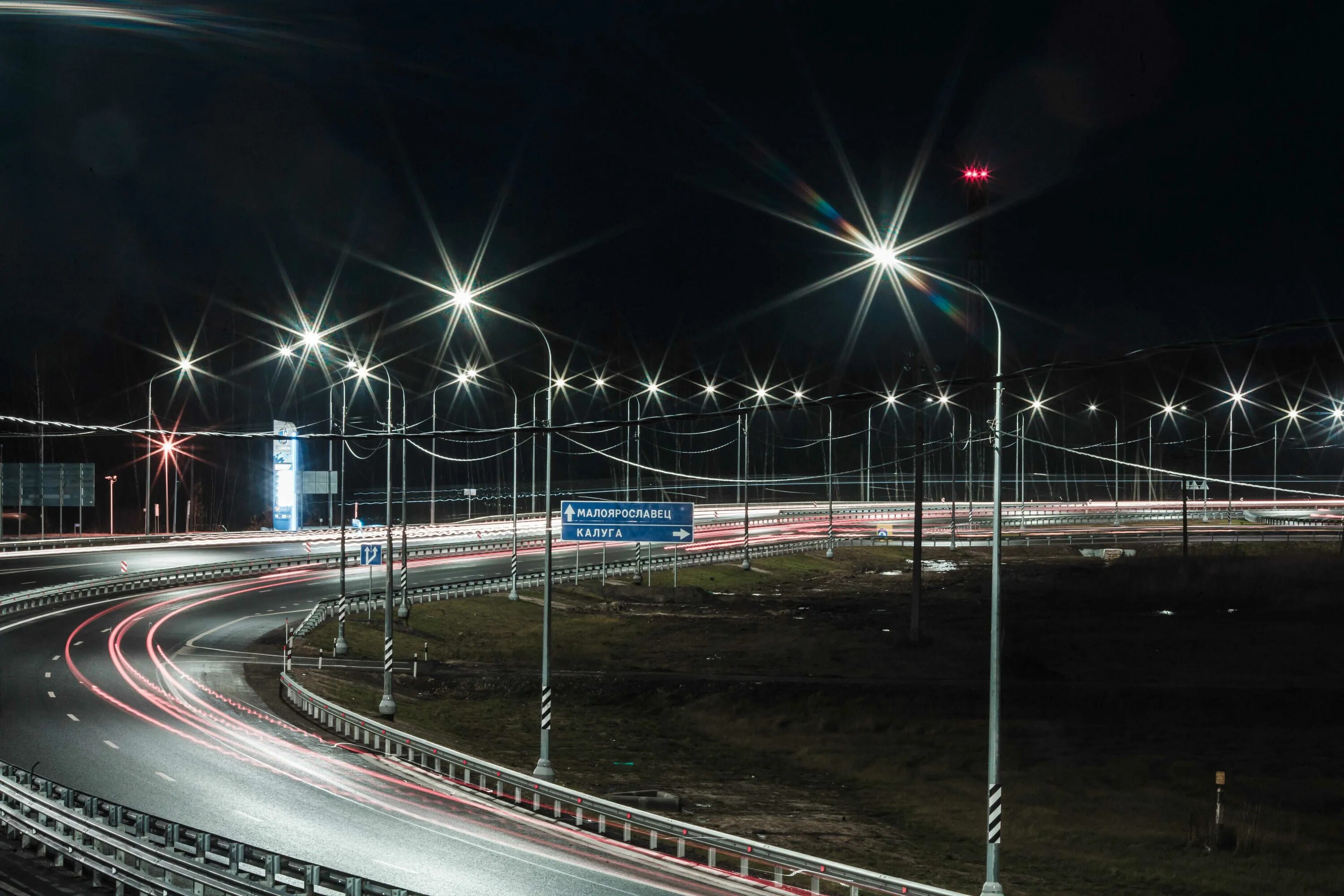 Освещают нам дорогу свысока. Освещение дорог. Освещение автомагистрали. Освещение магистралей. Освещение на автомобильных дорогах.