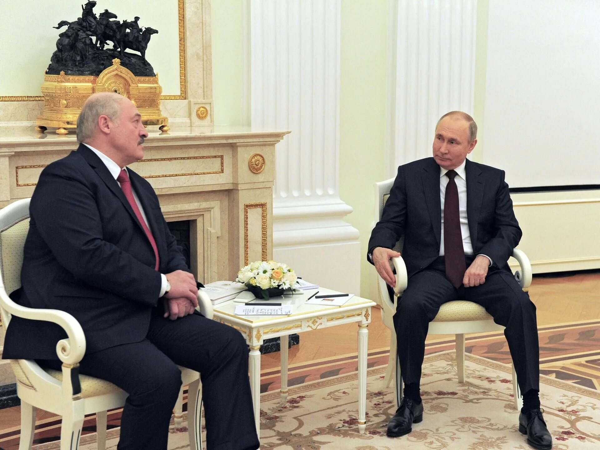 Встреча п. Путин лукашенко встреча в санкт-петербурге. александр лукашенко и владимир путин. лукашенко и путин 2025. александр григорьевич лукашенко и владимир владимирович путин.