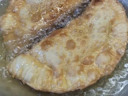 Чебуреки домашние с фаршем на сковороде пузырьками
