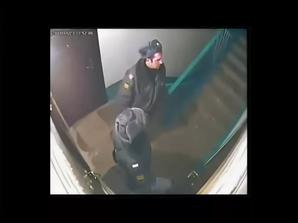Сосед установил камеру в подъезде. Менты в подъезде. Защита камеры в подъезде.