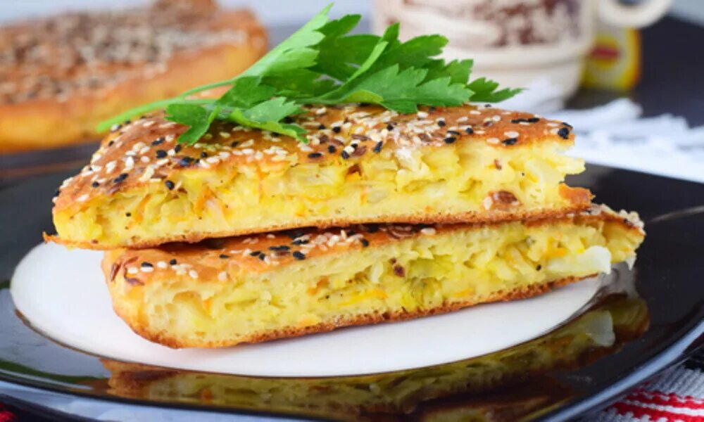 Пп пирог с капустой в духовке. Капустный пирог заливной. заливной пирог с капустой на кефире. капустник пирог. быстрый наливной пирог с капустой.