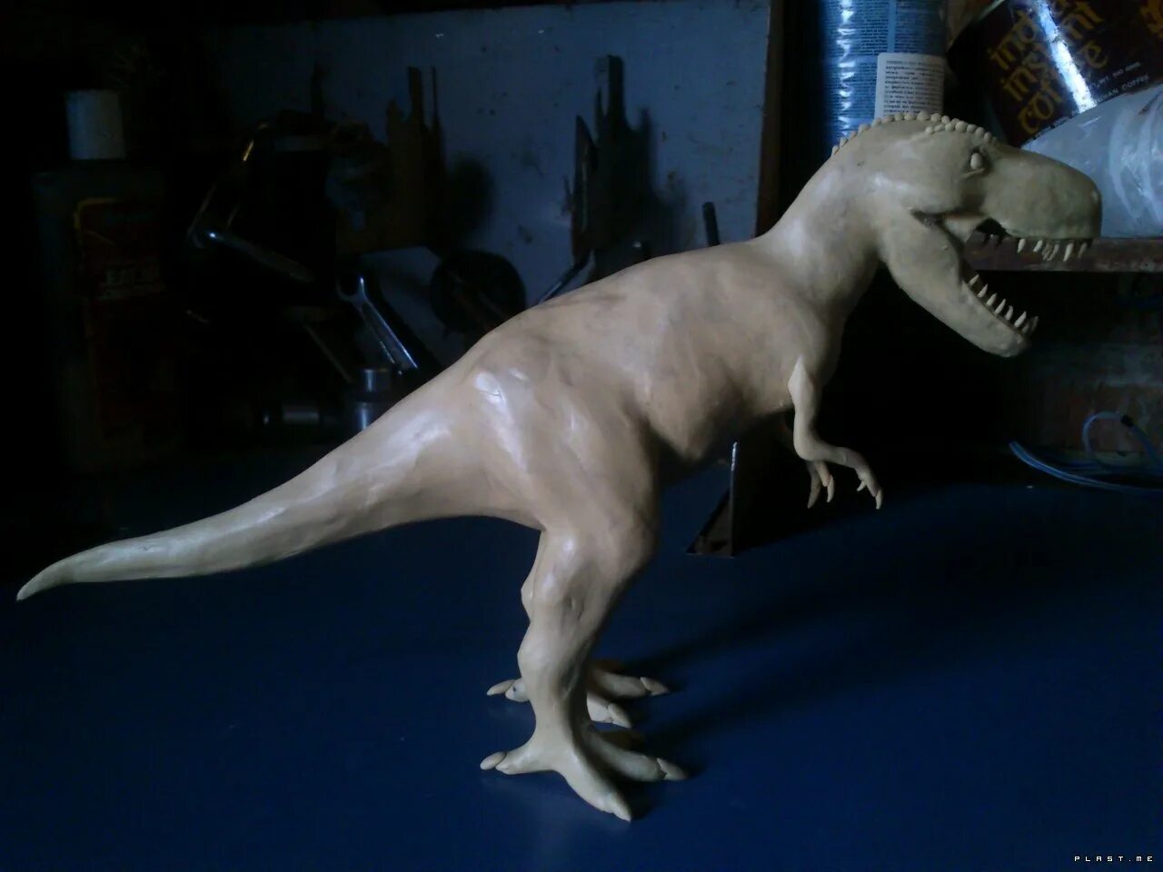 Динозавр тирекс из пластилина. Индомиус рекс из пластилина. Тираннозавр лепка. Динозавр тирекс из пластилина. Тирекс динозавр пластилин.