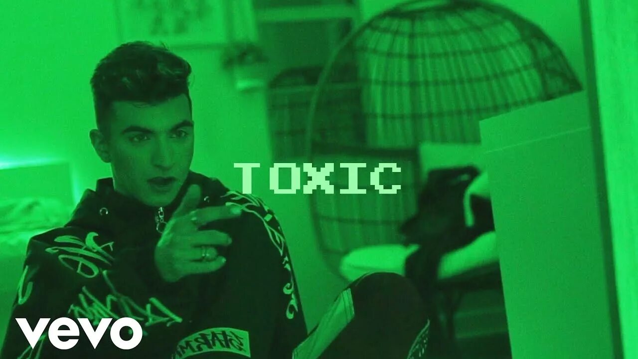 Стоп снято фотограф ссср саша токсик 3. Toxic исполнитель. Токсик трек. Токсик певец. Toxic лицо.