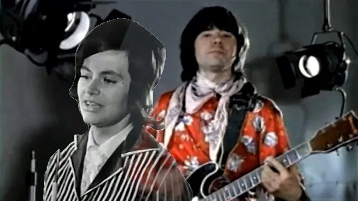 Слушать песню девочка в автомате. Плачет девушка в автомате клип. Слушать песню девочка в автомате. Девочка с автоматом. Слушать песню девочка в автомате.