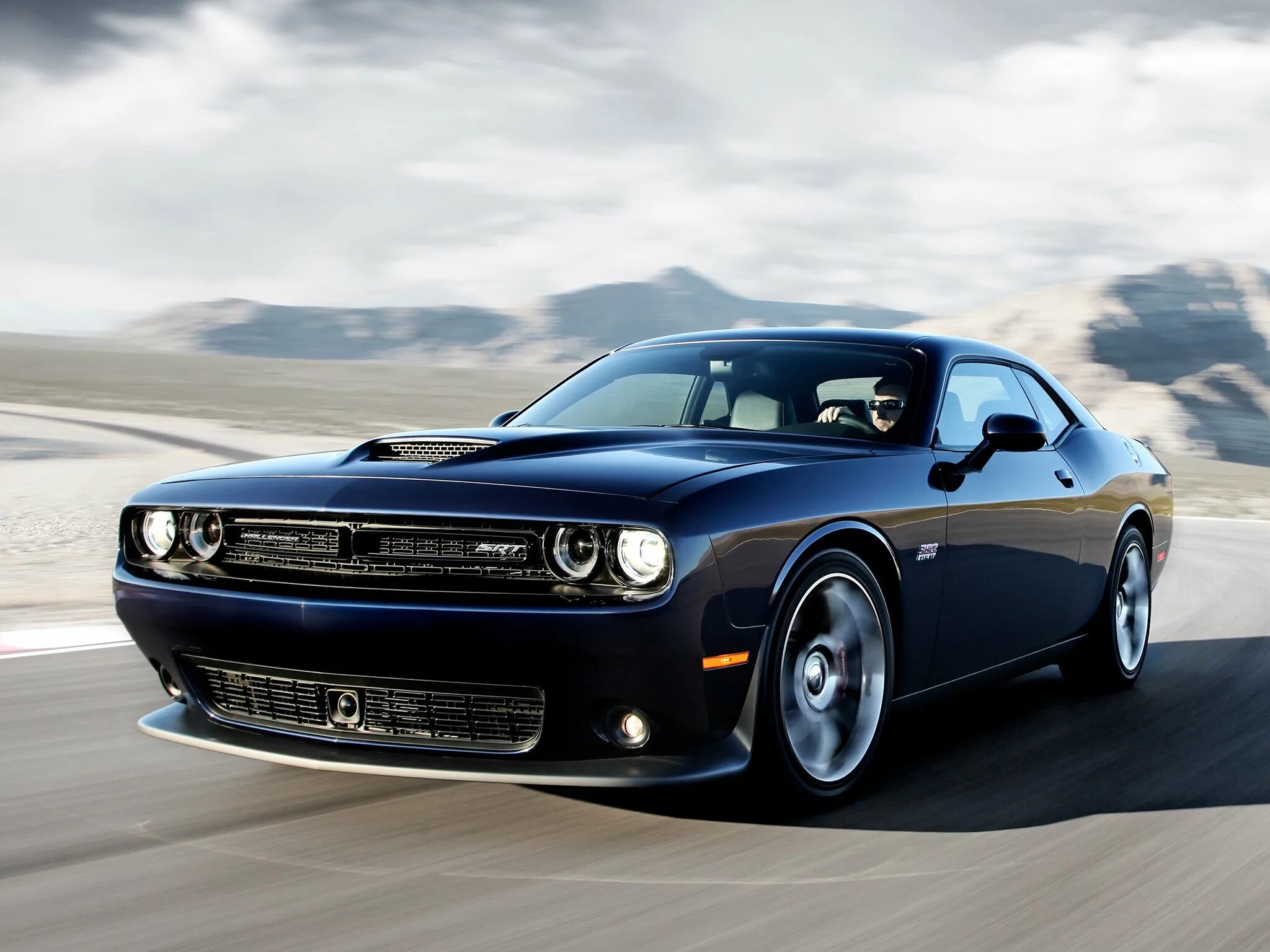 Новый челленджер. Додж Челленджер СРТ 2016. Dodge Challenger 2015. Додж Челленджер СРТ 2015. Dodge Challenger СРТ.