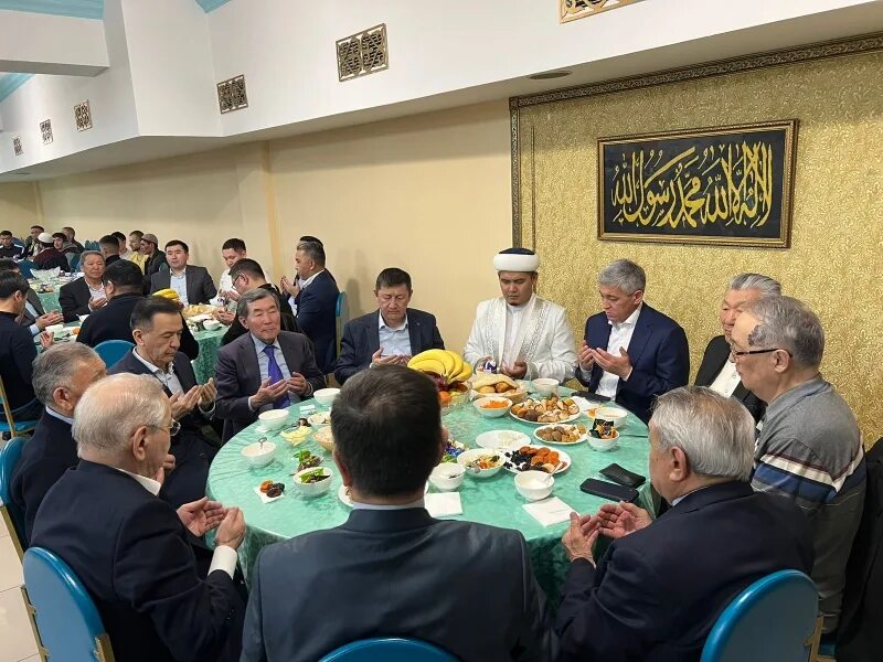 Караганда ауызашар. Ораза фото. Мусульманский храм. Ауызашар. Ауызашар.