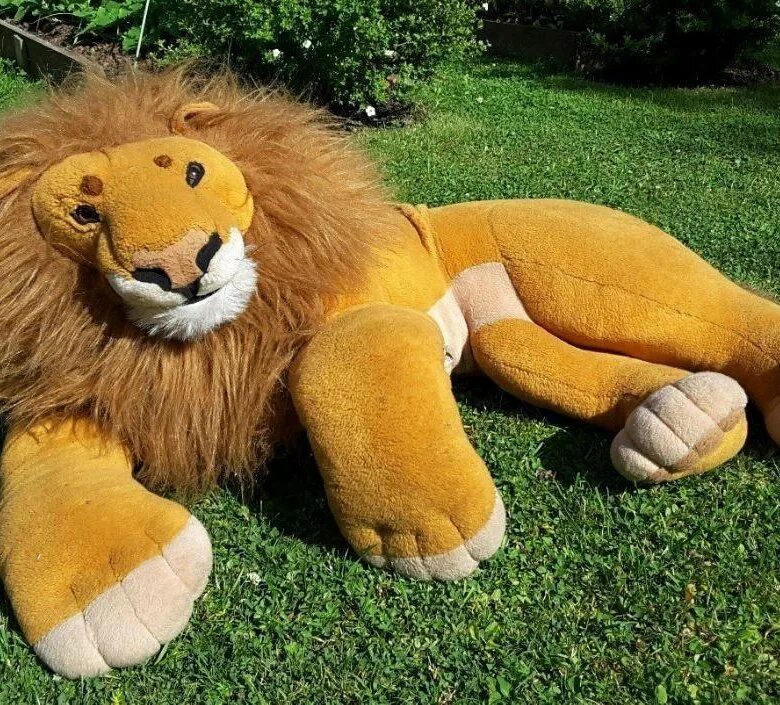 Большая игрушка лев