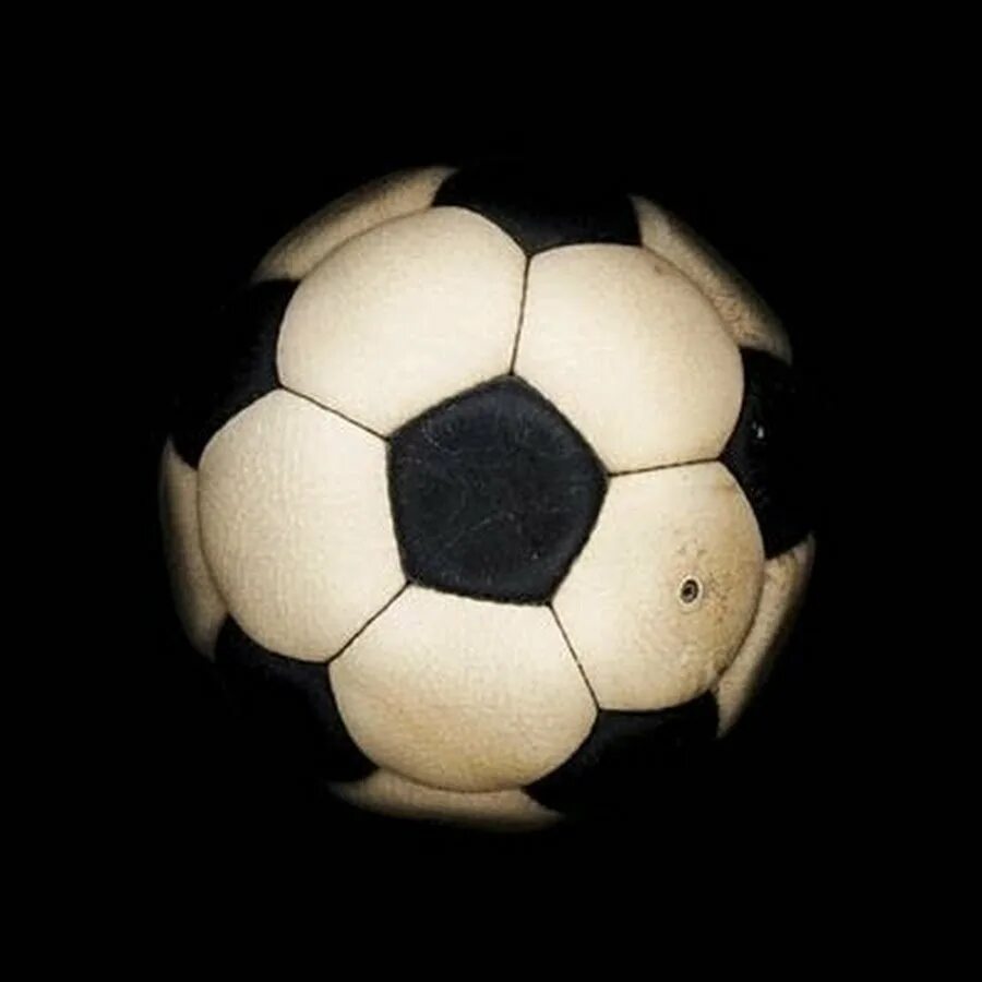 1 мяч в мире. Футбольный мяч Telstar 1970. Adidas Telstar (Мексика, 1970). Мяч ЧМ 1930. Футбольный мяч чм1930.