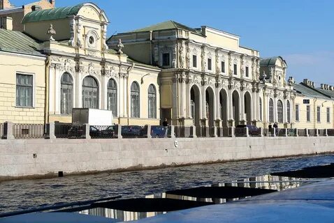 Особняк на набережной