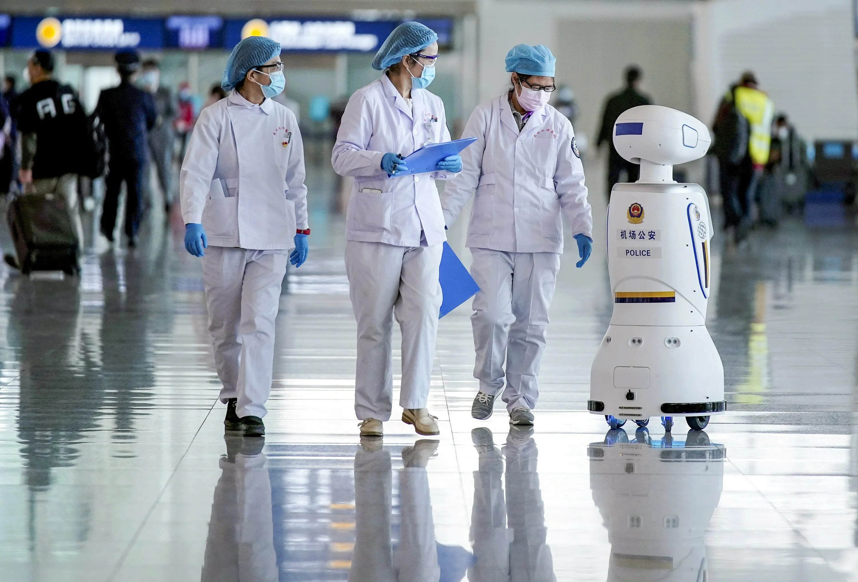Медицинские роботы. Роботы в медицине. Медицинские роботы роботы. Роботы для дезинфекции.