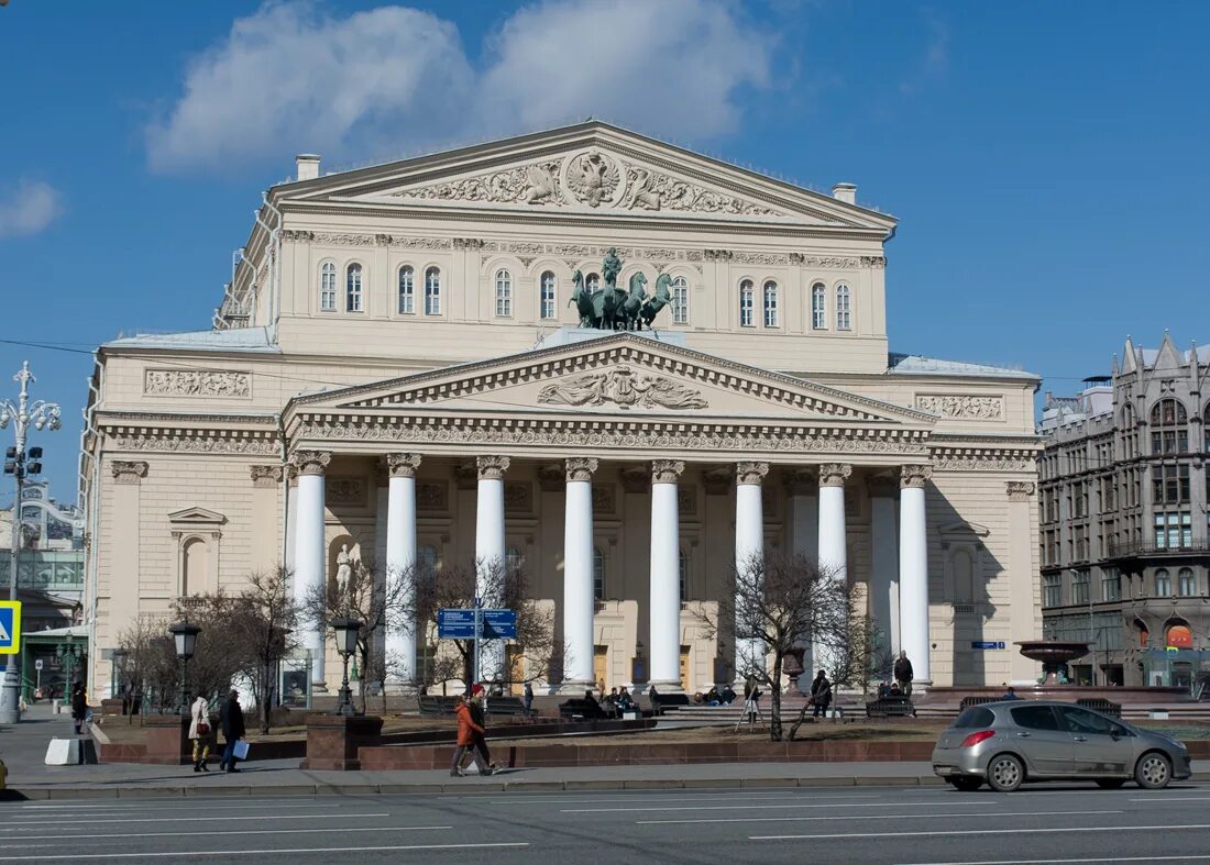 Театры москвы на английском. Театральная площадь дом 1. Театральная площадь Москва. Театральная площадь СПБ. Театры на театральной площади в Москве.