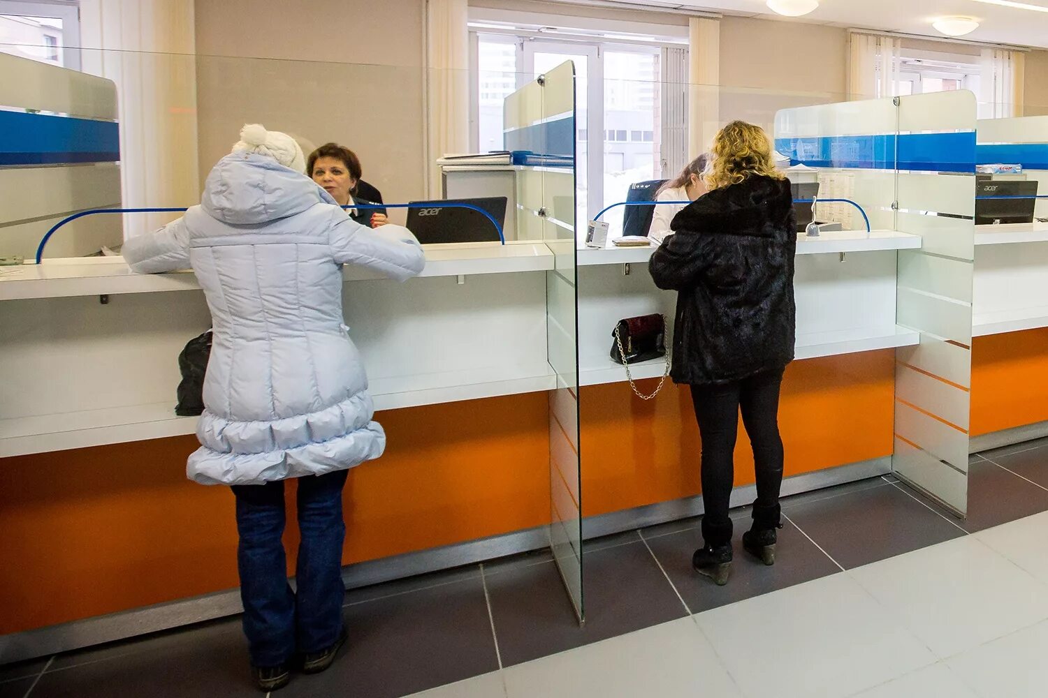 куда можно сдать старые вещи. сдать старые вещи. где в новосибирске можно сдать. переработка бумаги. ненужные вещи.