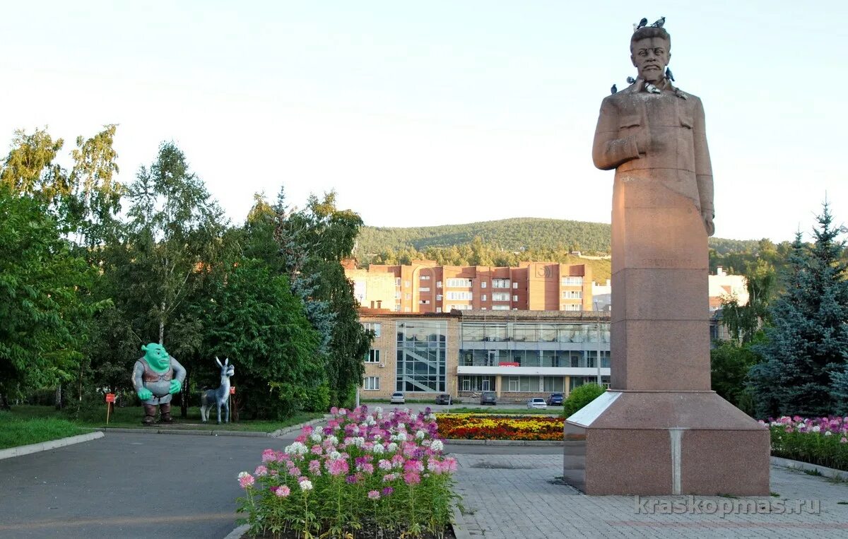 Пл имени. Площадь Свердлова Красноярск. Памятник Свердлову Красноярск. Площадь имени я.м. Свердлова. Площадь имени Свердлова Красноярск.