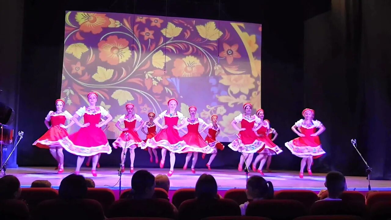 Ансамбль калейдоскоп. Балезино. Ансамбль калейдоскоп. Хореографический коллектив калейдоскоп. Московская кадриль чибатуха.