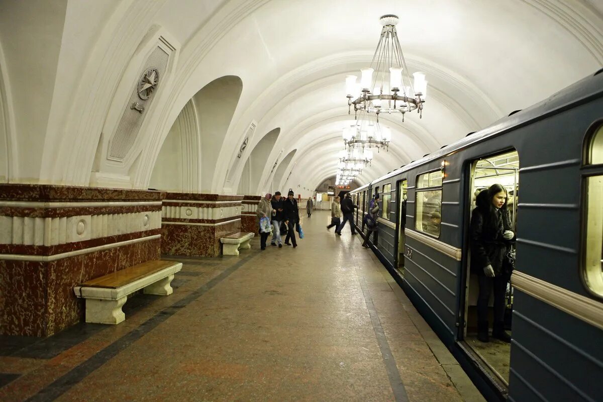 Сколько поездов на замоскворецкой линии. Станция метро Фрунзенская Сокольническая линия. Фрунзенская станция ветка. Замоскворецкая. Замоскворецкая линия.