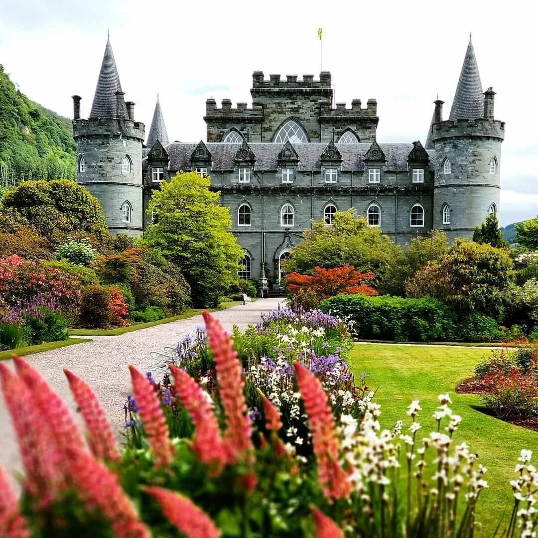 Замки британии. Инверари Шотландия. Inveraray Castle Шотландия сад. Шотландия зимок Инверарей. Замок Глэмис Шотландия.