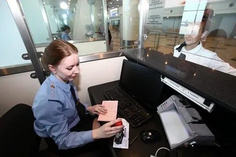 Пограничный контроль в аэропорту домодедово