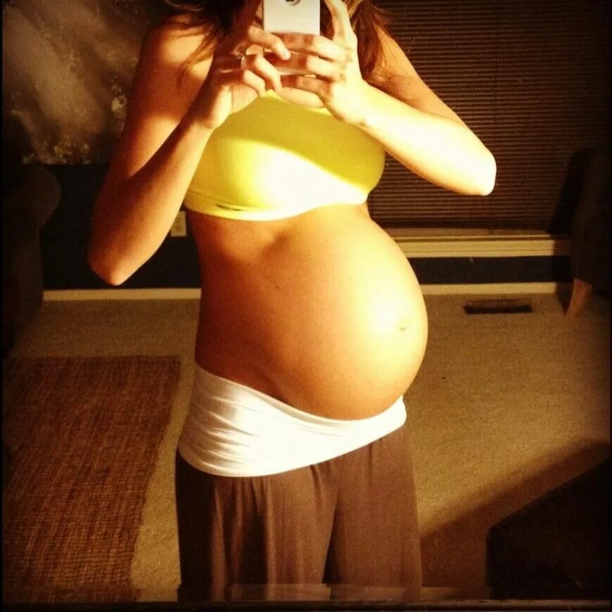 Живот на 31 неделе беременности. Животик на 31 неделе беременности. Беременный живот 31 неделя.