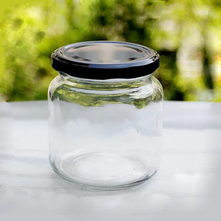 под герметично закрытым стеклянным