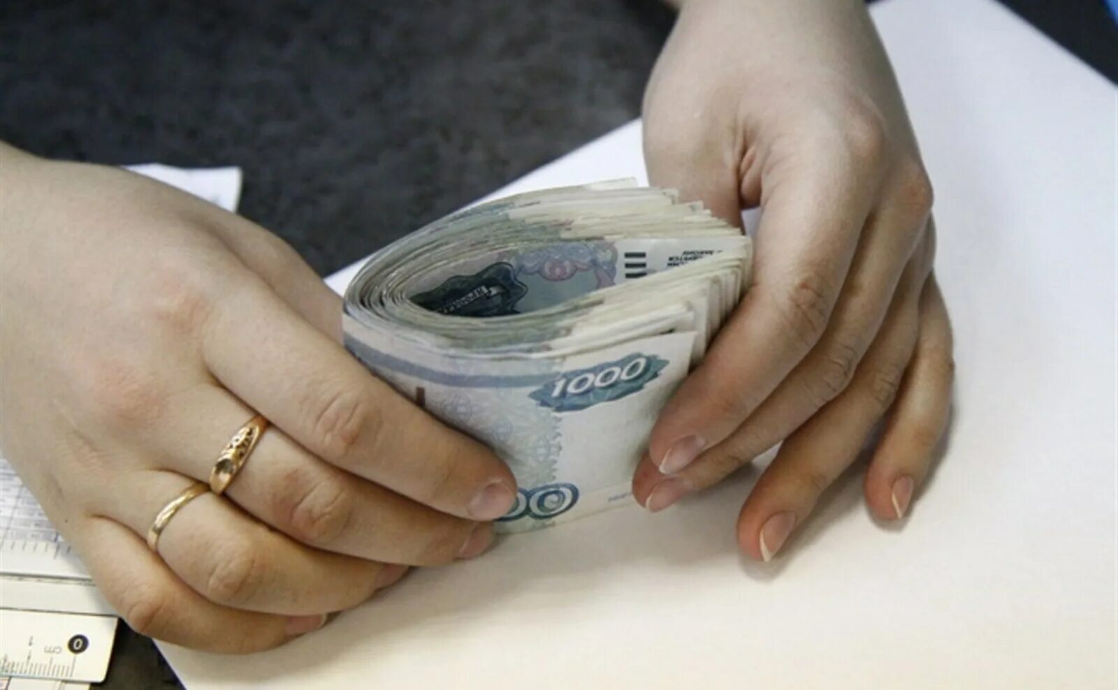 Хищение денежных средств. Мошенничество с деньгами. Зарплата. Хищение бюджетных денег. Махинации с деньгами.