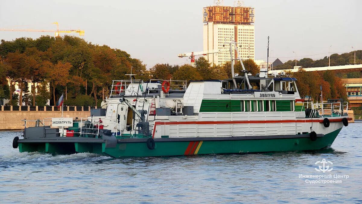 Теплоход экопатруль москва. Паром нина малкова. Несамоходное судно. Торгово промыш палата. Инженерный центр судостроения.