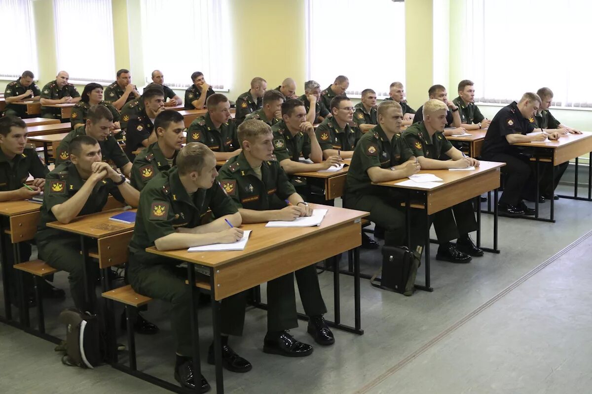 Институт офицеров. Академия восо. военный институт ждв и восо. занятия с офицерами. аудитория военной академии.