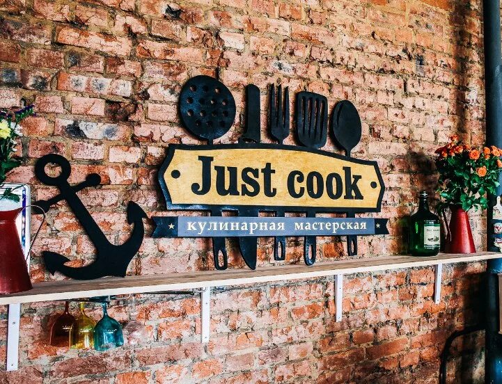 Has just cooked. Кулинарное шоу заставка. Мясо приготовленное. Has just cooked. Cooking poster.