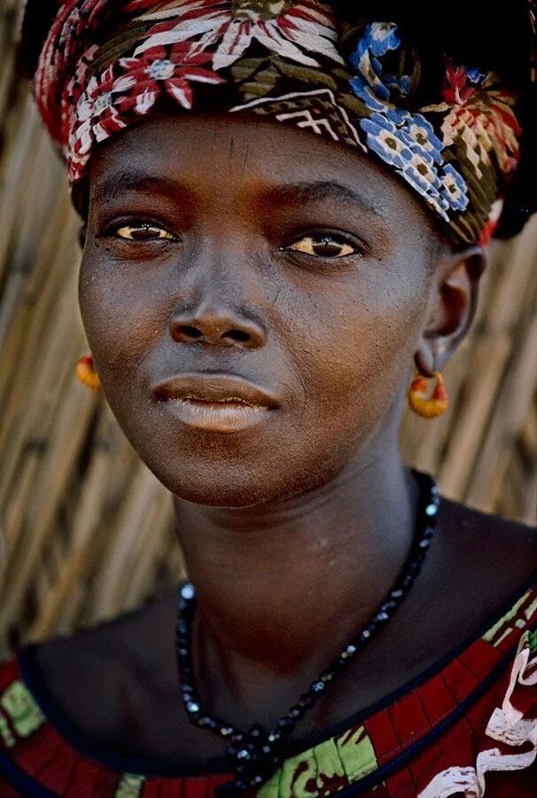 Africa women. Стив МАККАРРИ. Фулани Сенегал. Стив МАККАРРИ афроамериканец. Стив МАККАРРИ Африканская девочка.