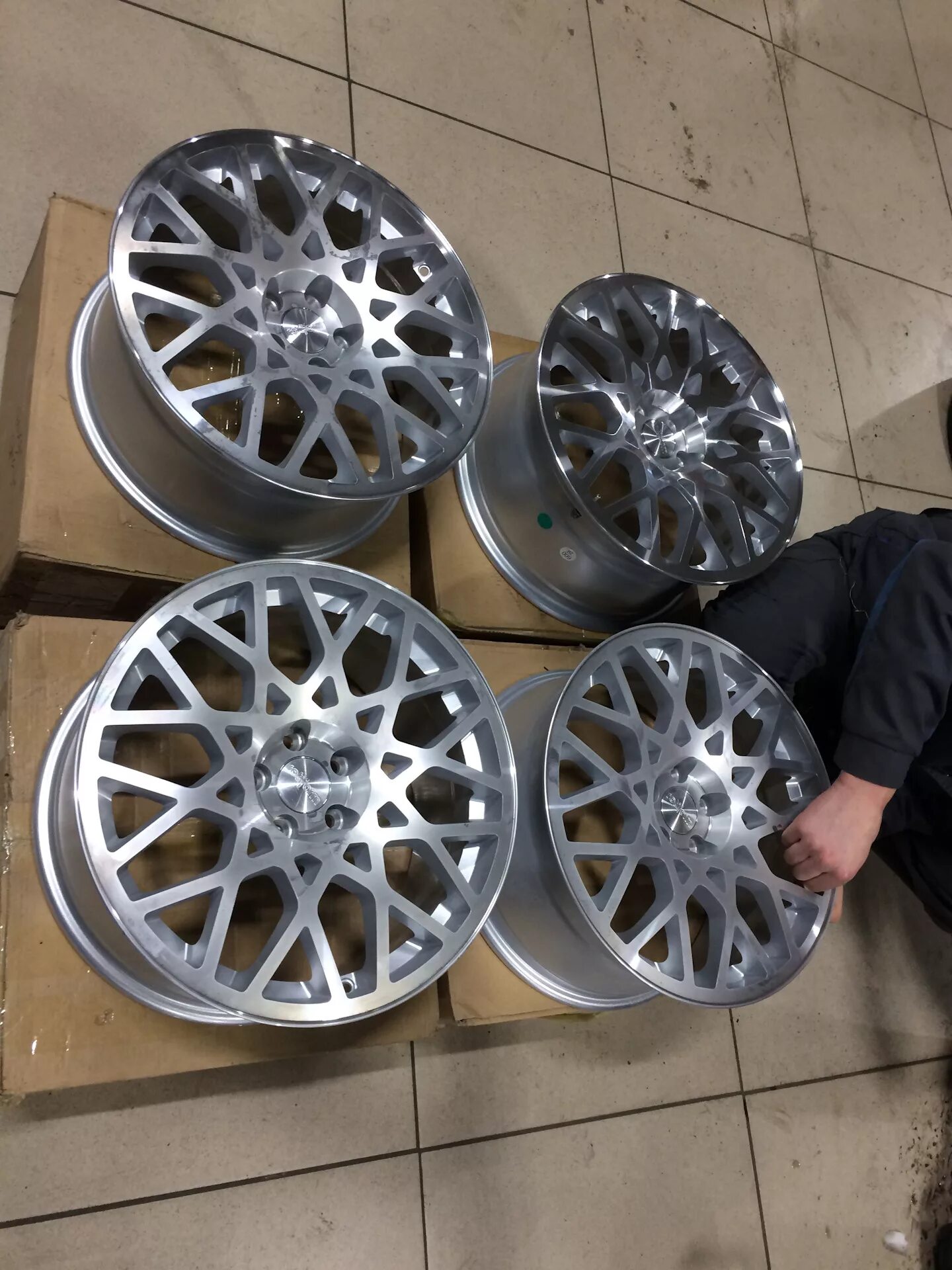 17 r 5 100. Диски rotiform blq r16. диски rotiform blq r17. rotiform blq r17 4x100. rotiform blq 4100.