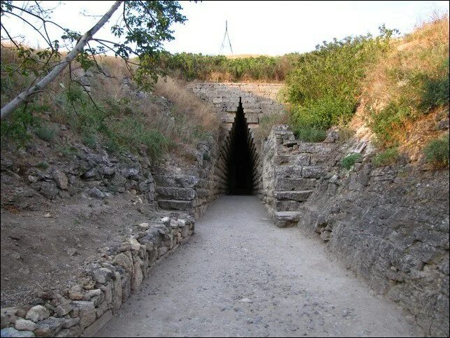 пирамида холула. гох пирамиды крыма. пирамиды в крыму. пирамида холм крыма. пирамида холм крыма.