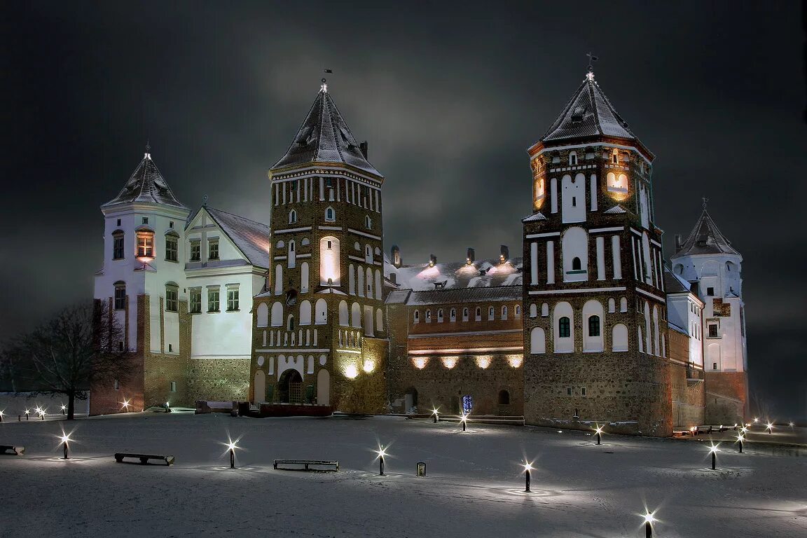 Минск мирский замок. Мирский замок в гродненской области. Красивые места в белоруссии. Локация беларусь. Замки несвиж и мирский в белоруссии.