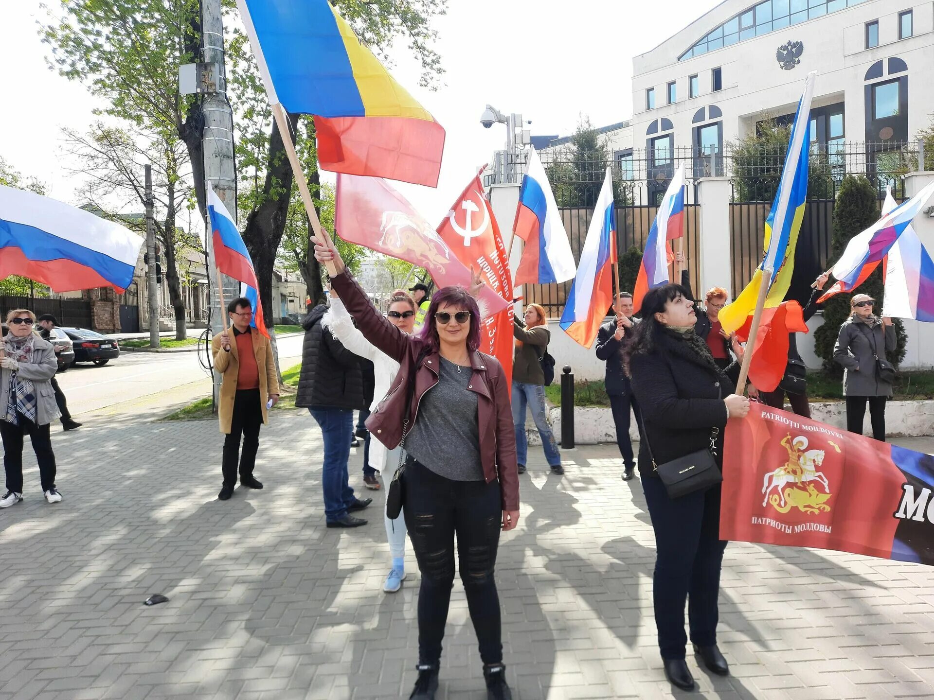 Российское посольство в молдове. Митинг. Митинги в России. Митинги в Молдавии. Митинг в Кишиневе.