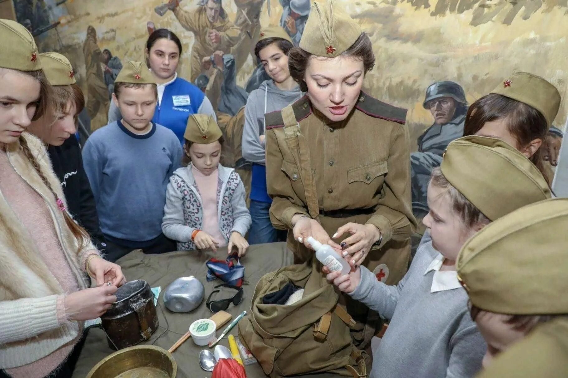 Экскурсия в музее. Квест день победы. Екатеринбург экскурсии для детей. Елка победы 2022. Квест день победы.