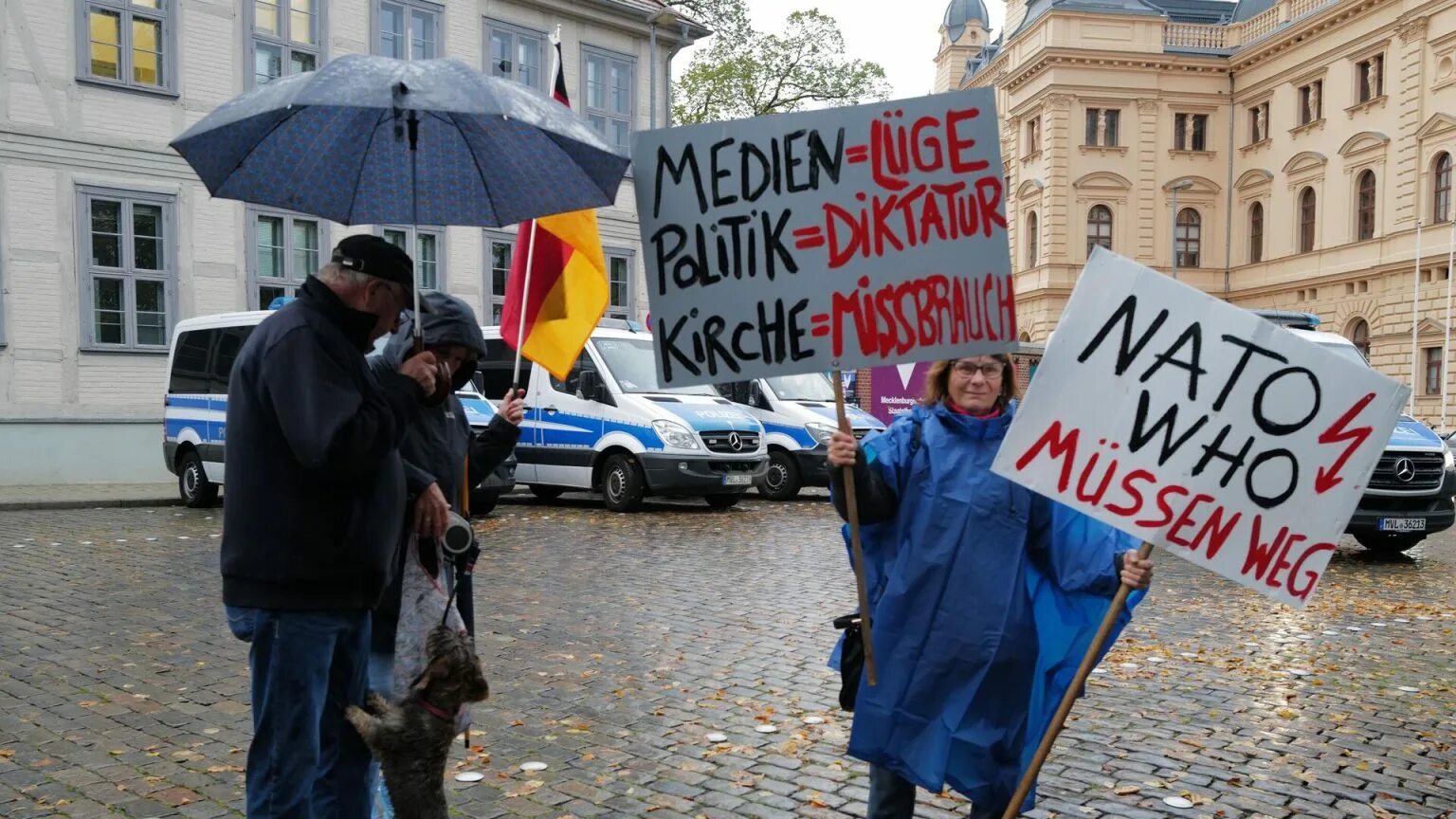 Протесты в Германии. Митинги в ФРГ. Протесты в Германии 2022. Протесты против мигрантов в Германии.