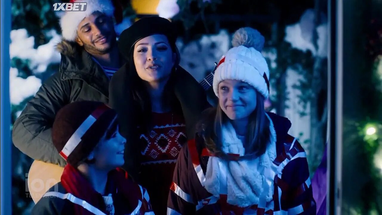 Праздничные няньки \ the holiday sitter (2022) торрент. Рождество по-голливудски фильм 2022. Праздничные няньки 2022. Кино про няню 2022 года. Няня на рождество фильм 2022.