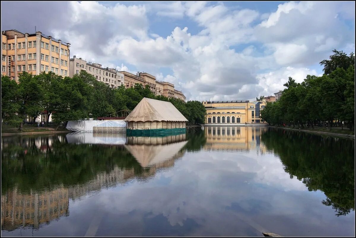 Сквер чистые пруды