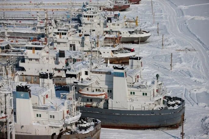 Северный завоз уголь. Северный завоз Якутия. Северный завоз на реке Лена. Северный завоз Сибири. Завоз судов в Республику Саха.