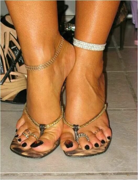 Барбара feet. Mules в сабо open toe heels mules pin on shoes. Катрина стилетто. Розалин санчес ступни ног. Леди барбара ножки в сабо.