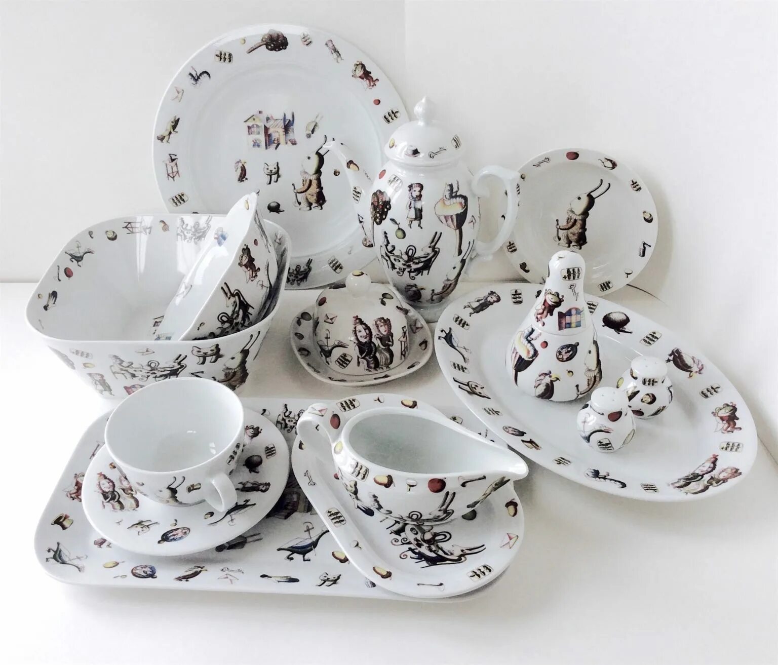 Чайный сервиз алиса. Сервиз алиса в стране чудес. Чайный сервиз алиса. Сервиз алиса в стране чудес. Кофейный сервиз алиса в стране чудес.