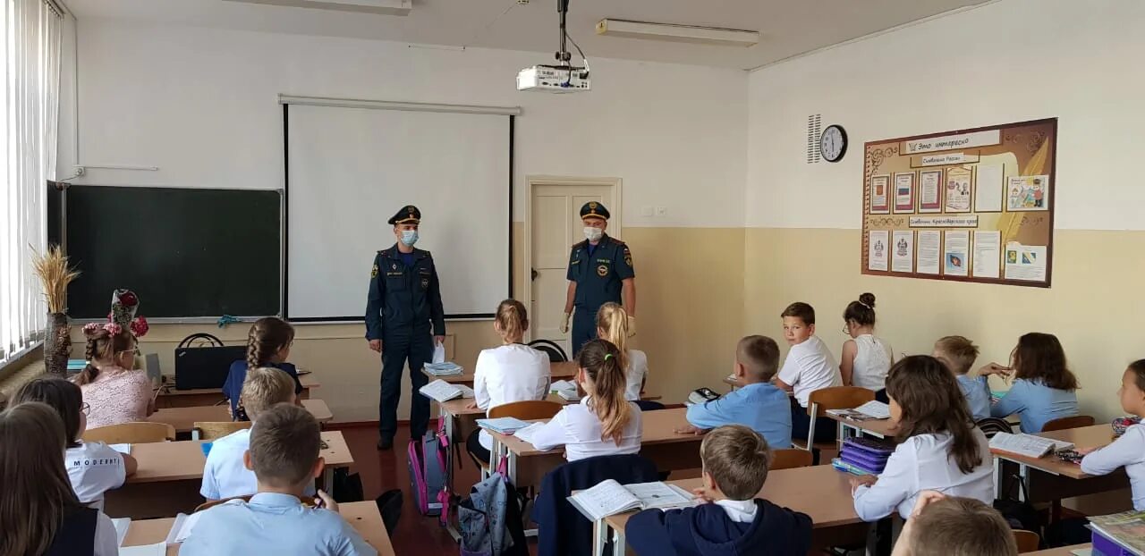 Школа 7 ейск официальный сайт. Сош 7 ейск. 7 школа город ейск. Гимназия номер 14 ейск. Ейск 7 школа.