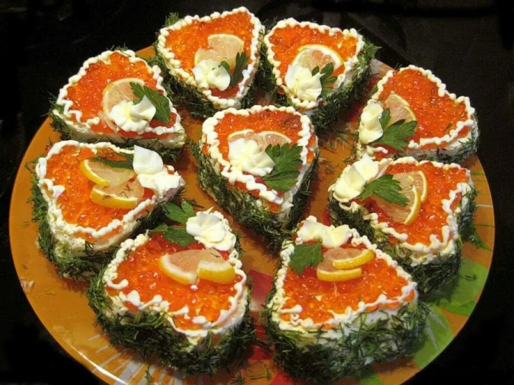 Приготовить вкусные закуски на новый год. Бутерброды на праздничный. украшение бутербродов. красивые закуски на праздничный стол. красивые и вкусные бутерброды.