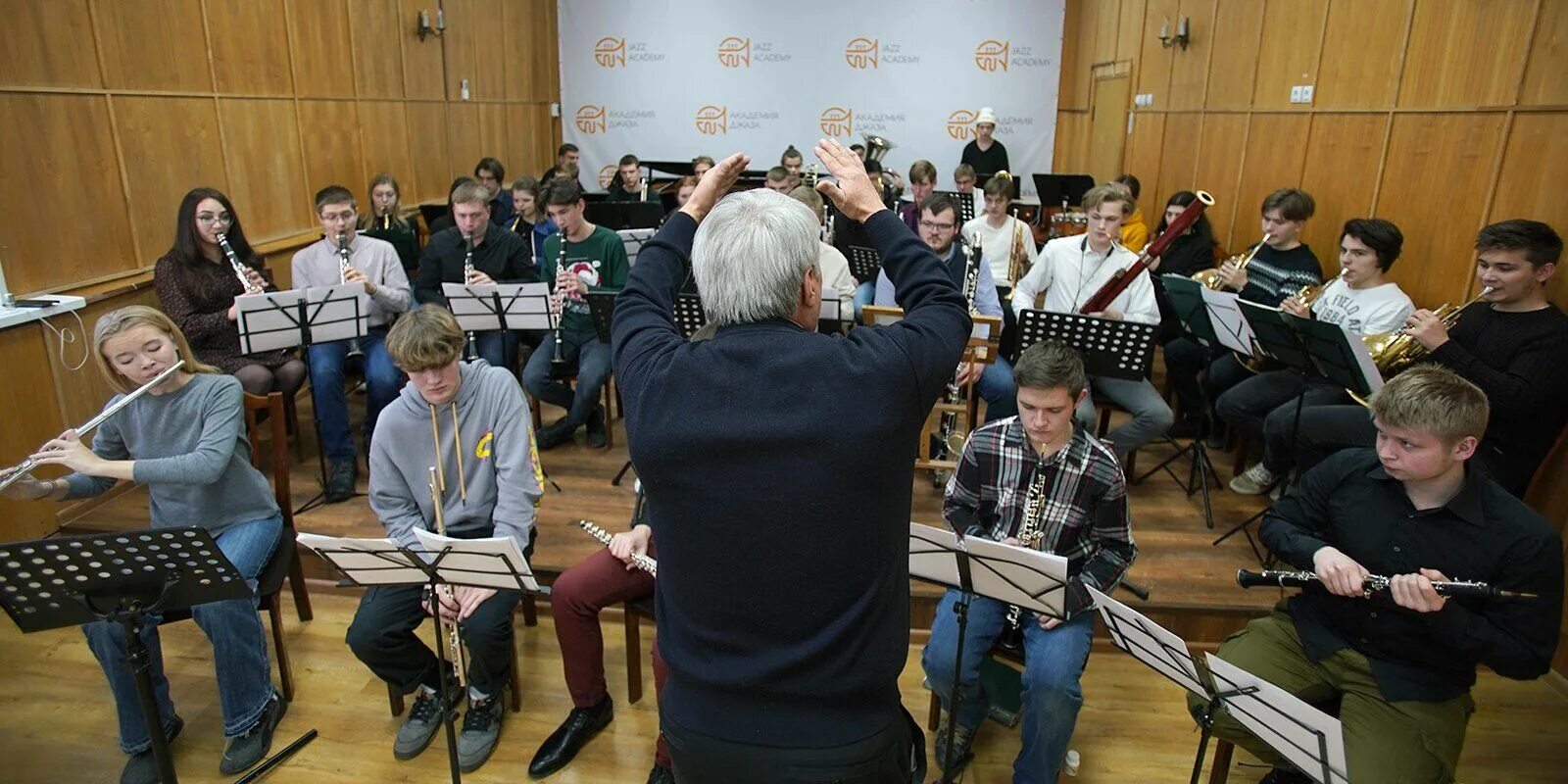 Академия джаза сайт. Академия джаза. ГБПОУ Академия джаза. Оркестр джазовой Академии. Аскар Бисембин дирижер.